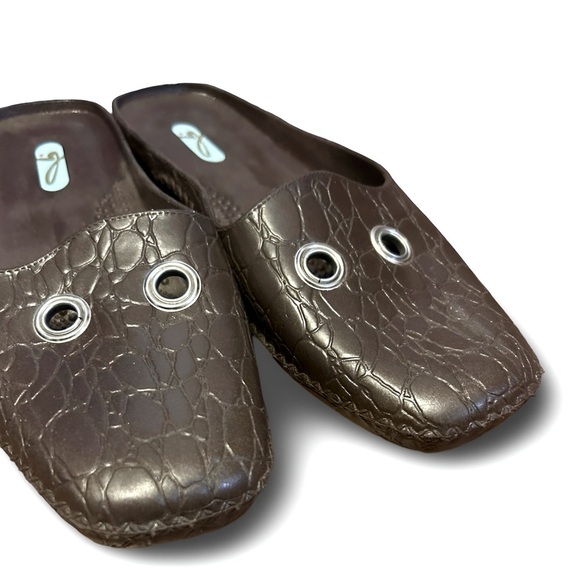 Oka-b. Women's Brown Crocodile Pattern Slip-On Mules Size M (6.5-7.5) - Picture 4 of 7